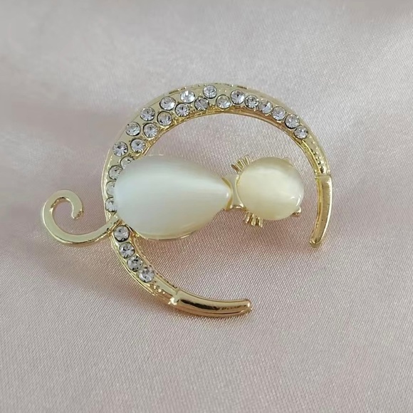 Cat Brooch - Picture 2 of 5